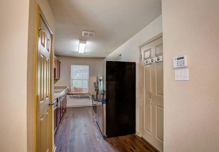 10723 Deauville Dr — Photo 1