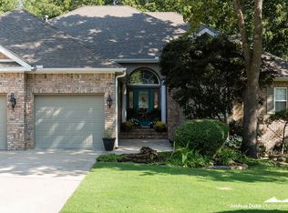 318 Genesis Dr, Bentonville, AR 72712