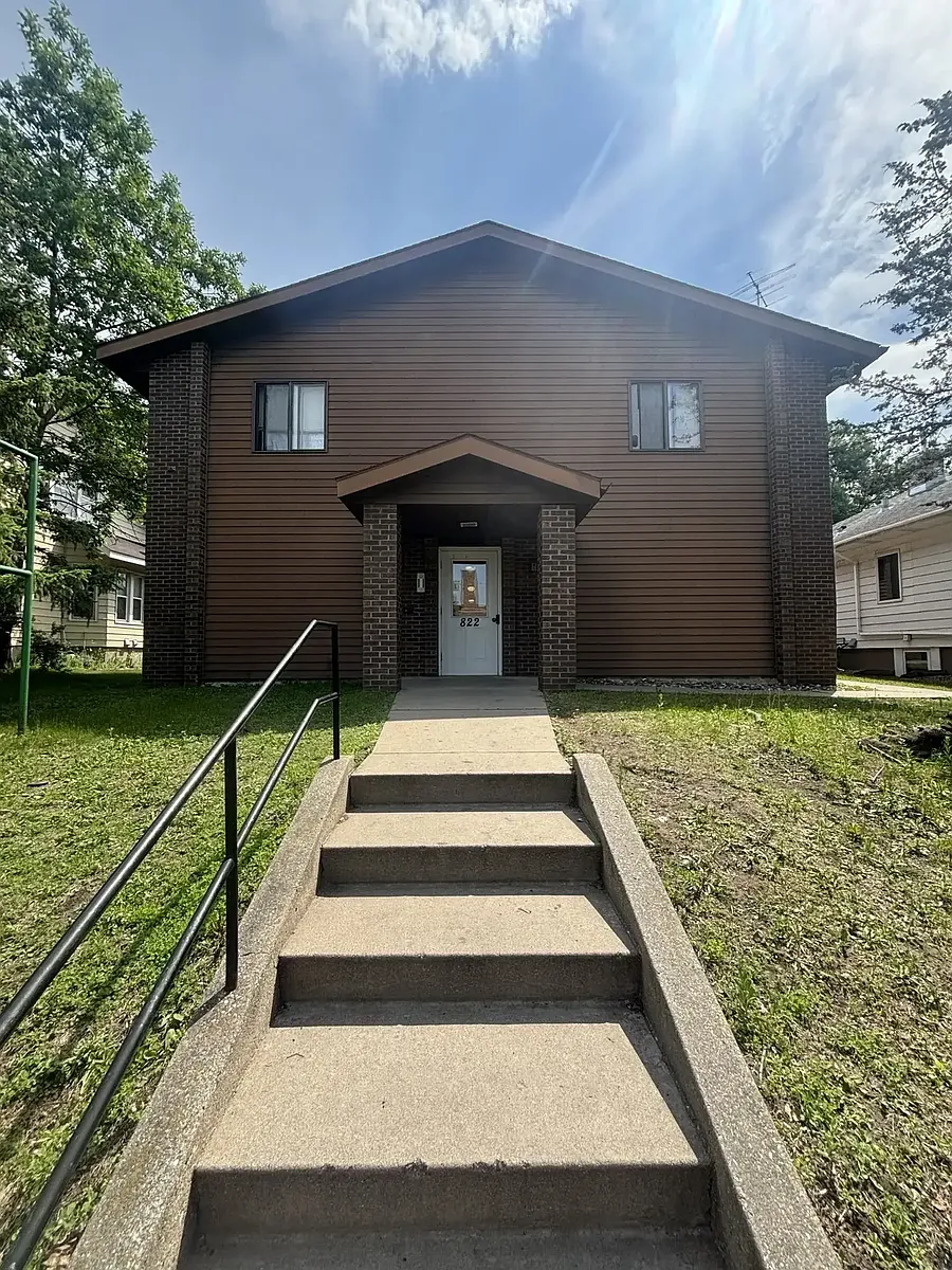 Building Photo - 822 7th Ave S