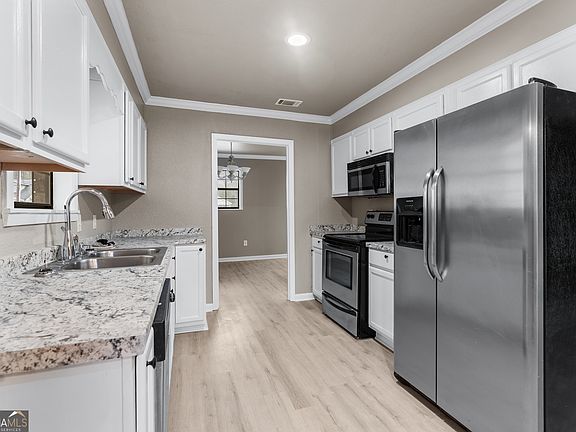 4th image of 545 S 5th St