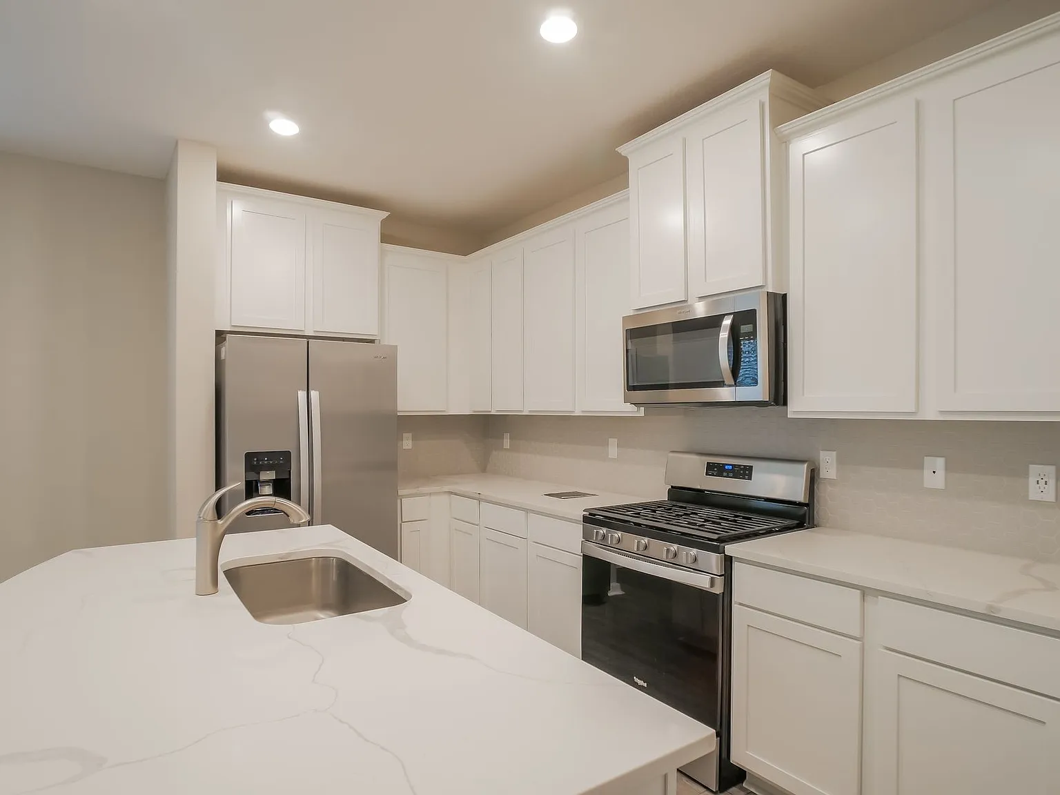 4 bed, 3.0 bath, 1819 sqft, $2,699 — Photo 3