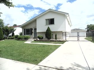 219 E Maxon Ln, Streamwood, IL