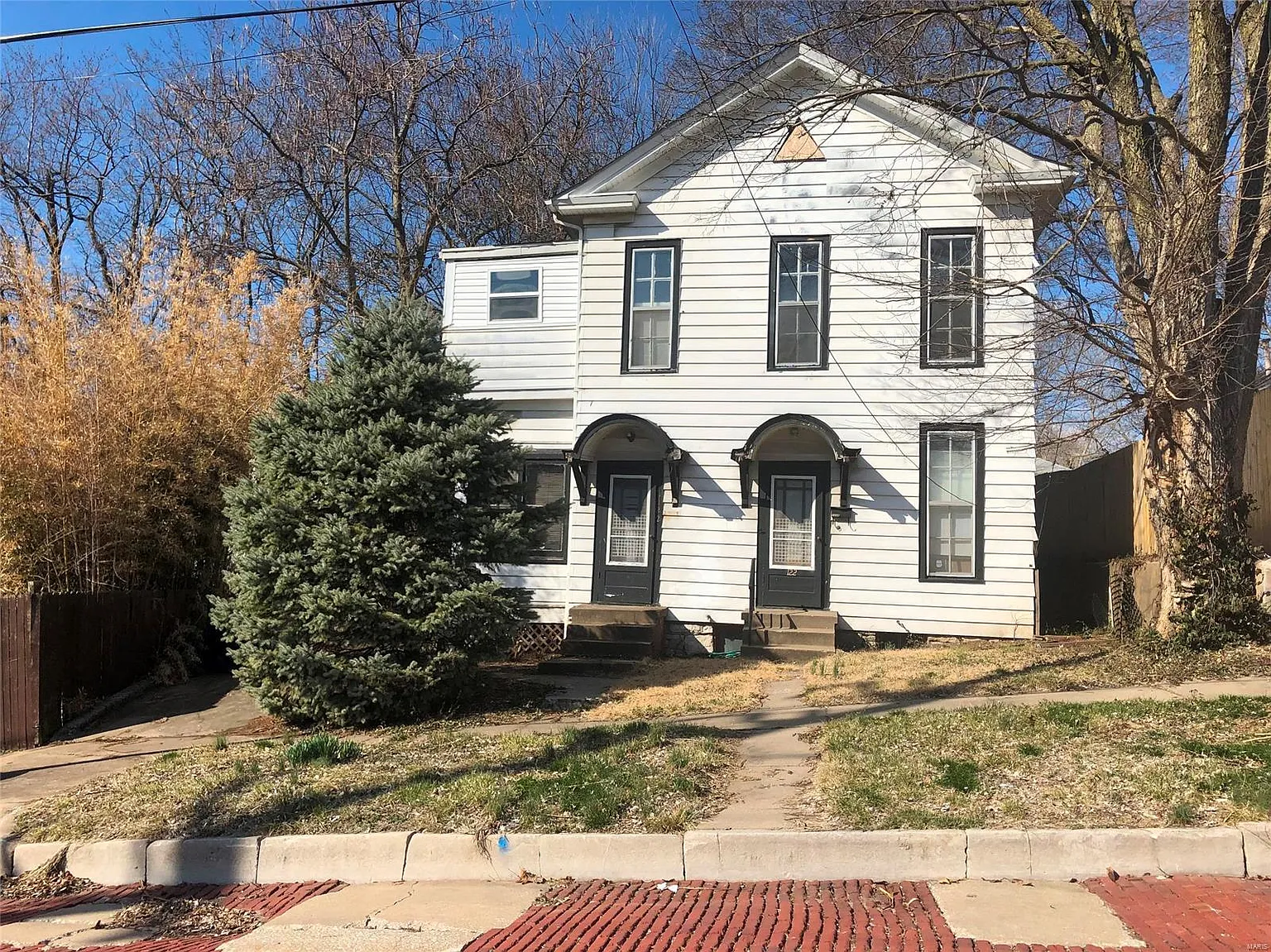 122 E 8th St photo 1