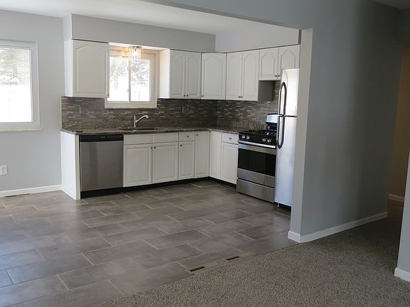 3rd image of 9010 Gladys Ave