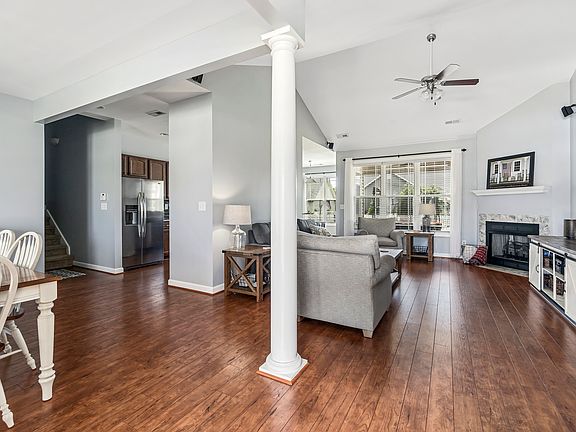 3rd image of 1104 Woods Ct