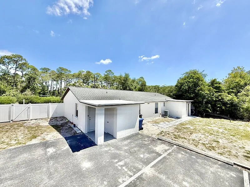 Building Photo - 7071 Bee Ridge Rd #B