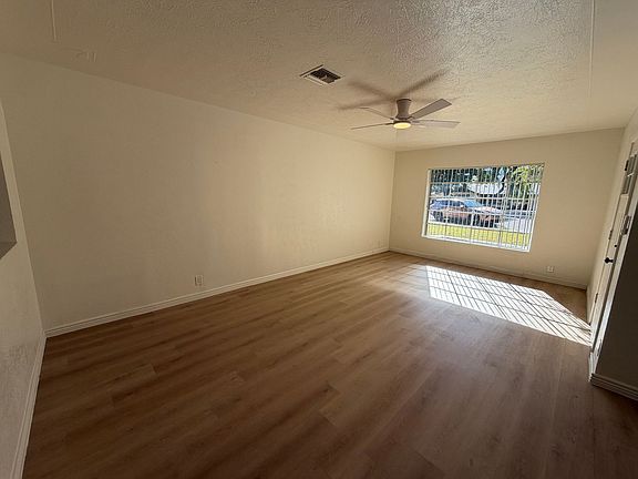 4th image of 1116 E 1st Ave