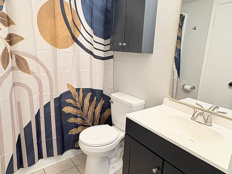 507 W Westview St #5 — Photo 8