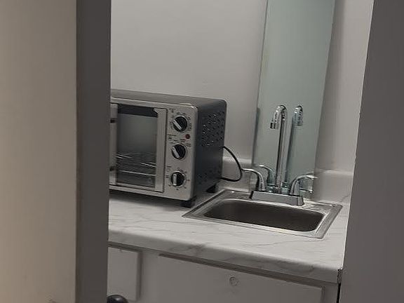 Kitchenette area (sink, conventional oven, cooktop)