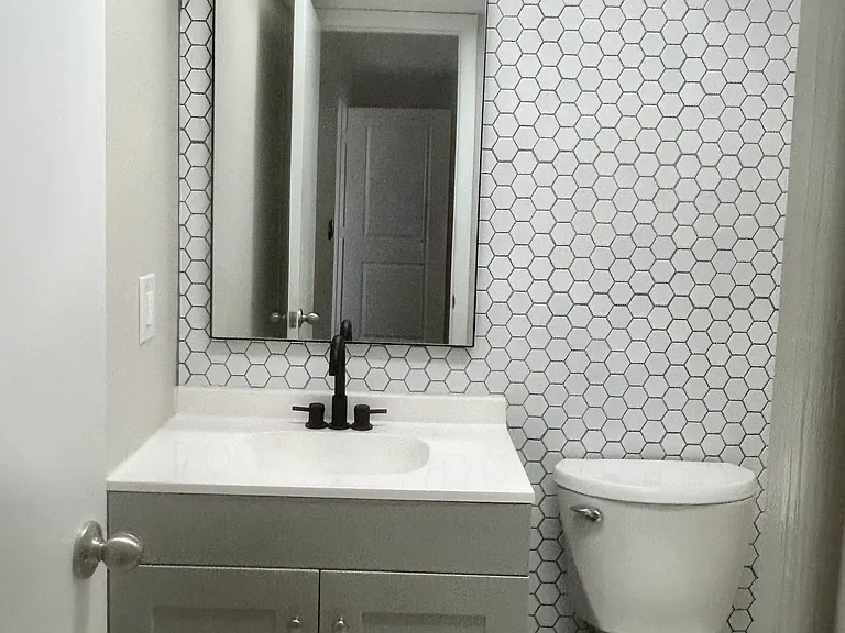 427 S Alderwood St — Photo 5