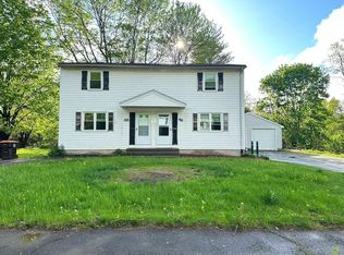36-38 Hope Farms Dr, Feeding Hills, MA 01030