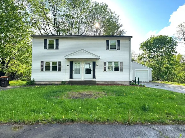 36-38 Hope Farms Dr, Feeding Hills, MA 01030