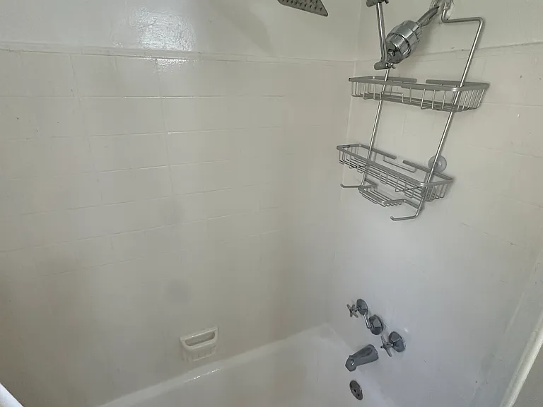 Silverlake Garden Apartments — Photo 29