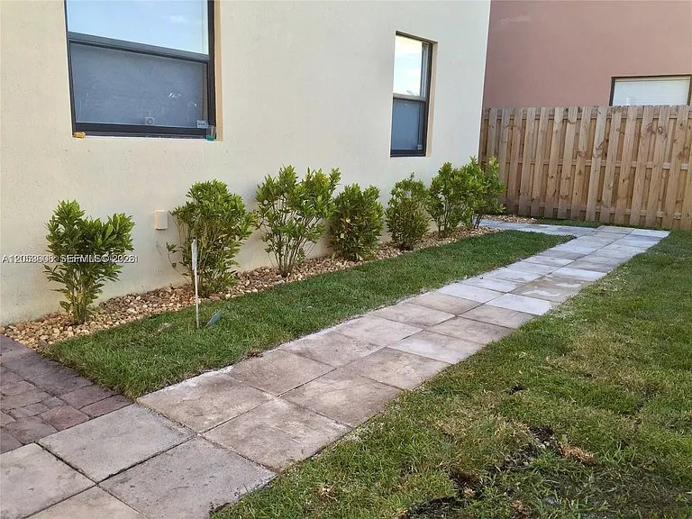 14435 SW 16th St — Photo 33