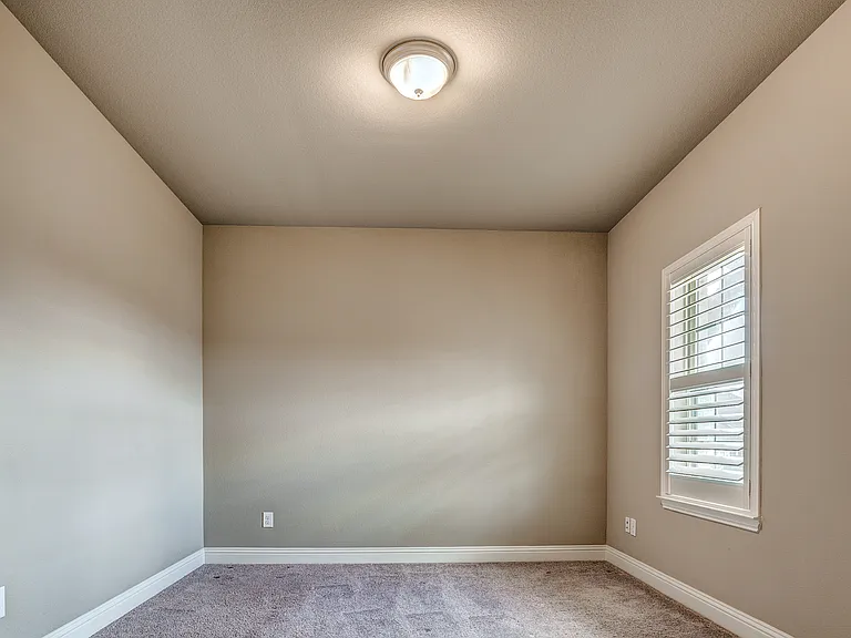 534 Evergreen Dr — Photo 5