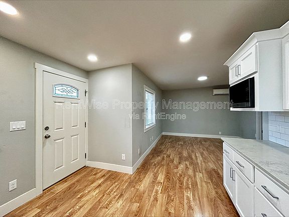 4th image of 3424 Clay St APT 3