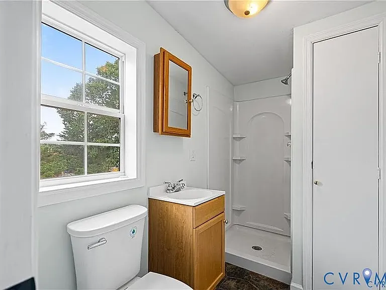 2105 Clarke St — Photo 3