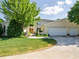 3911 Greenacre Dr, Northbrook, IL 60062