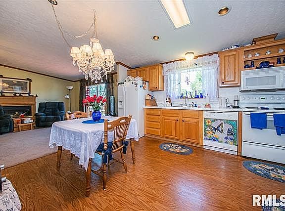 Spacious kitchen 