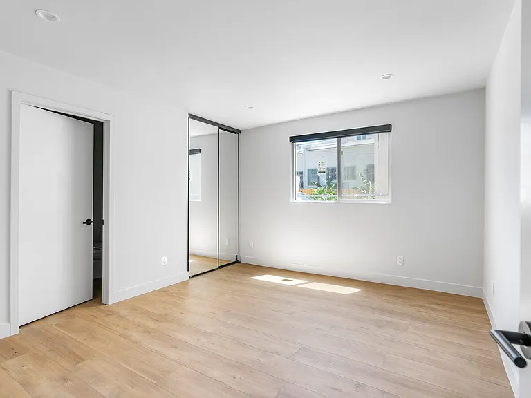 266 S Park View St #266 — Photo 11