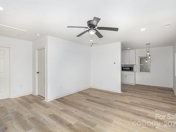 4th image of 2237-39 Catawba Hts
