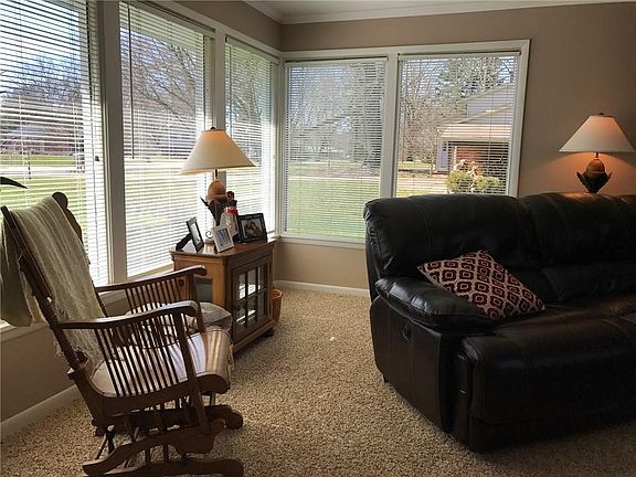 4th image of 1855 Woodlawn Dr