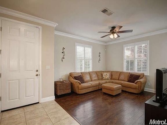 3rd image of 28 Villa Gardens Ct