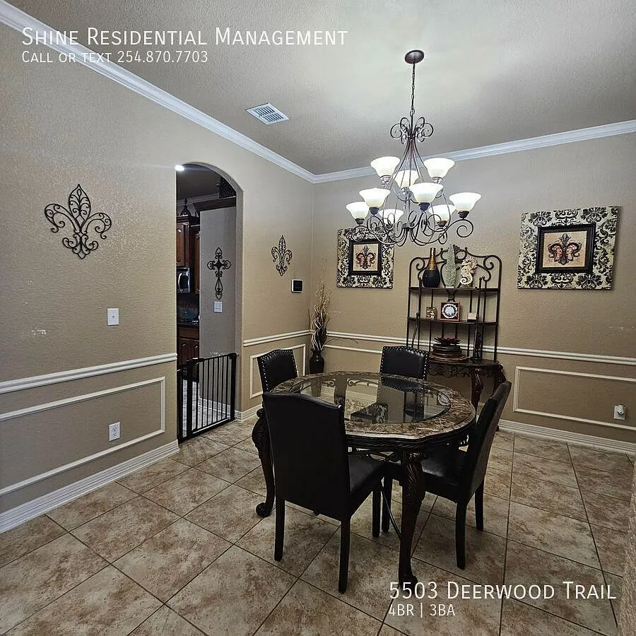 Gorgeous 4 bedroom home in well-kept area — Photo 3