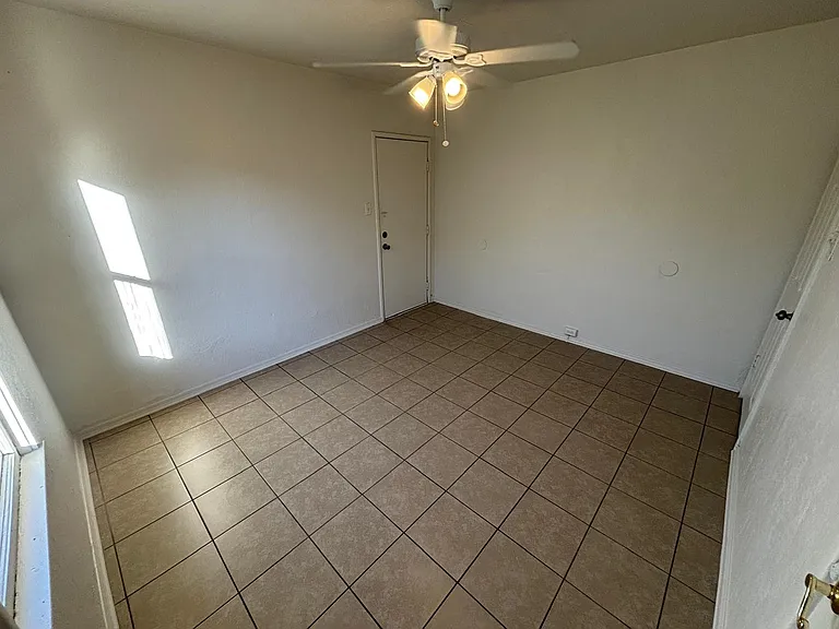 1461 S 6th Ave — Photo 14