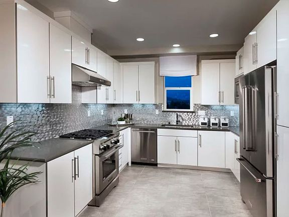 5th image of 853 Garden St