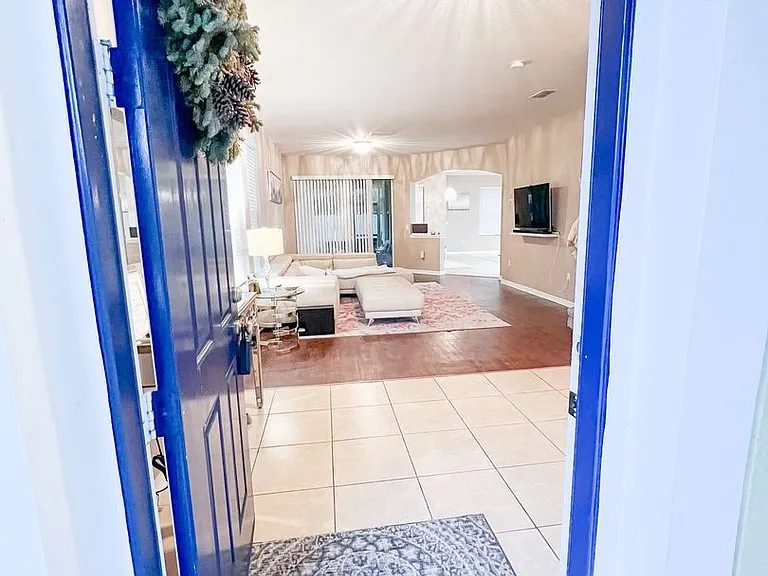 402 Rock Springs Cir — Photo 3