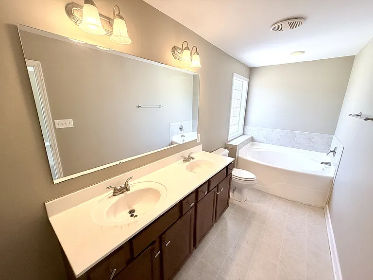 1820 Shady Knoll Ln — Photo 19