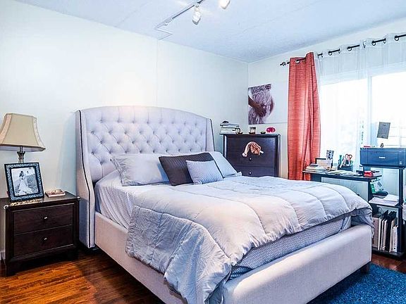 4th image of 5-44 115th St #D