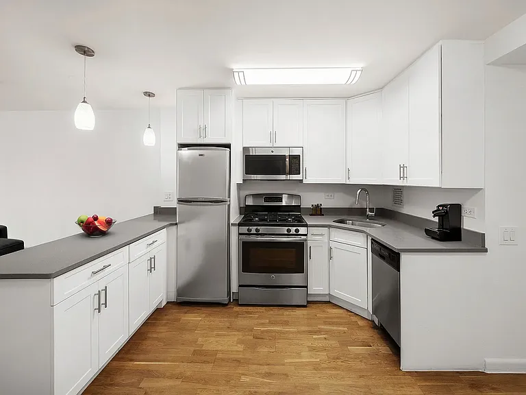 395 S End Ave #8P — Photo 4
