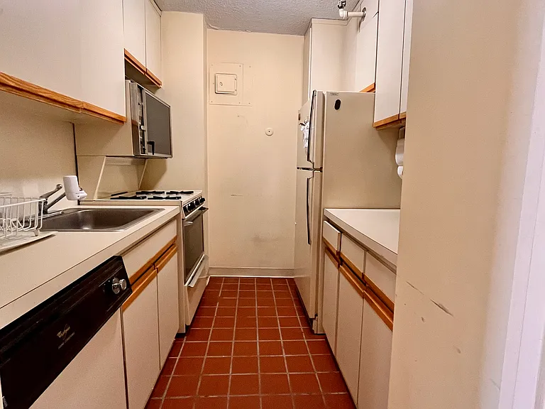 151 Tremont St #23L — Photo 11