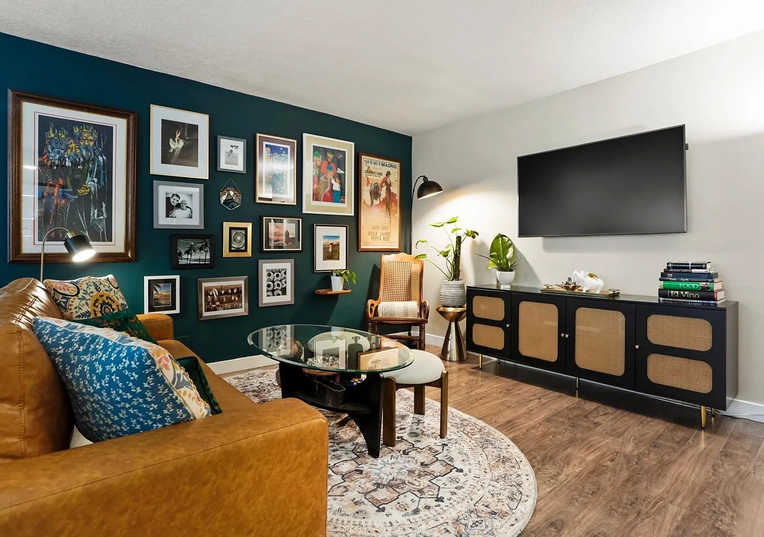 Stylish 2-Bedroom Condo in the Heart of Cherry Creek — Photo 3