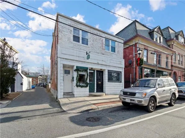 75 South St, Oyster Bay, NY 11771