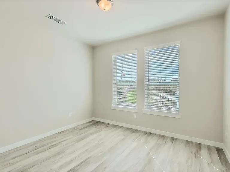 2404 Freshwater Ln — Photo 8
