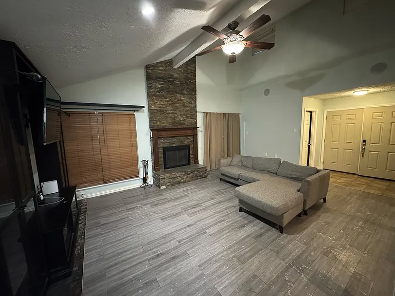 13115 Ravensway Dr — Photo 4
