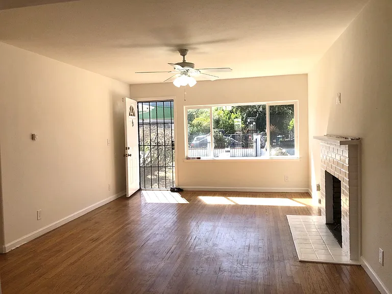 2204 Menalto Ave — Photo 4