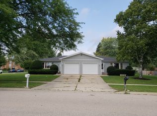 1484 Todd Farm Dr, Elgin, IL 60123