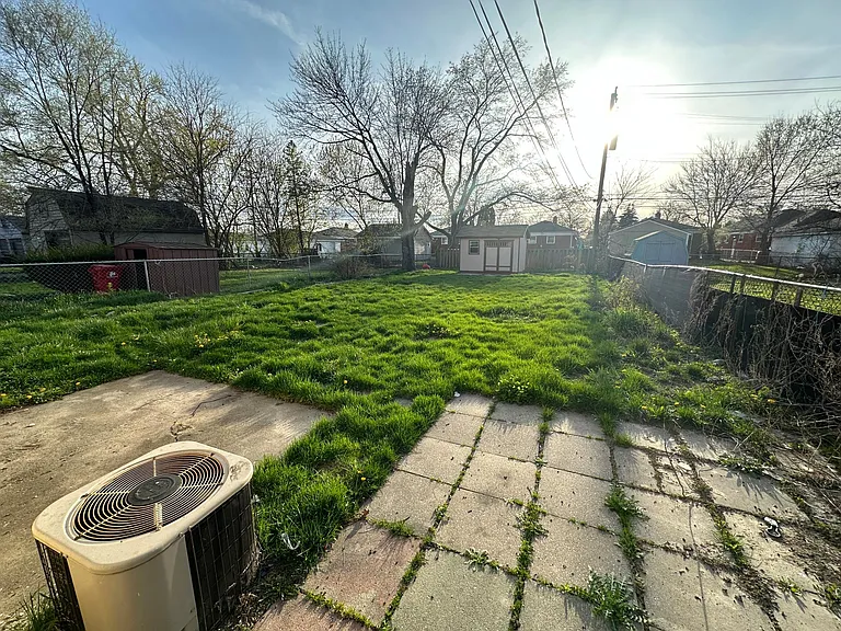 22829 Rosalind Ave — Photo 3