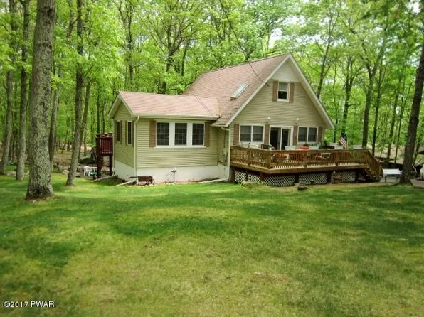 154 Heritage Dr, Lackawaxen, PA 18435