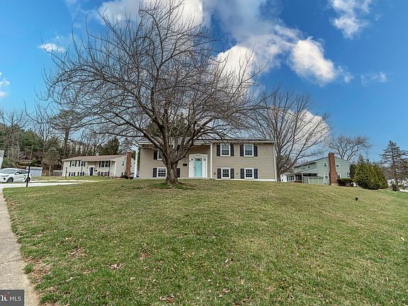 2nd image of 8618 Valleyfield Rd