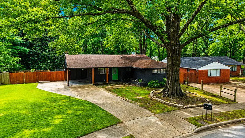4 bed, 2.0 bath, 1956 sqft, $1,850 — Photo 1