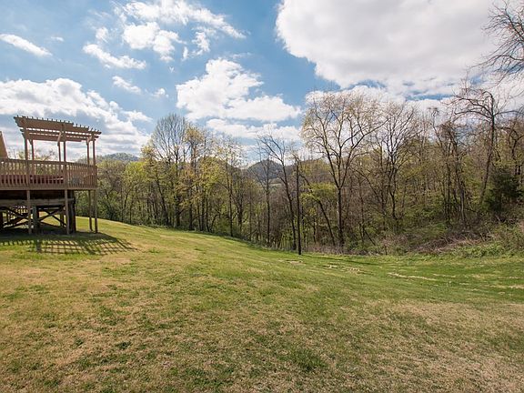 5th image of 184 Rogers Cir