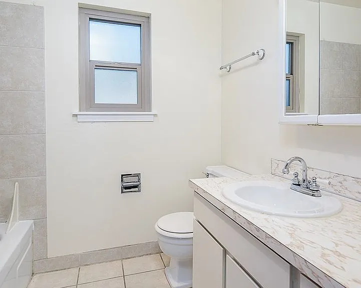 1408 Queen Anne Ave N — Photo 23