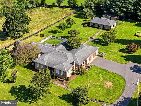 2nd image of 774 Russell Rd