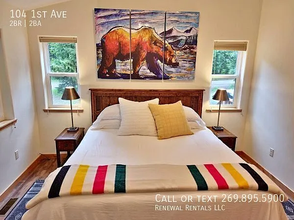 Seasonal Cozy Updated Home near Glacier National Park — Photo 3