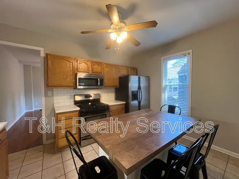 1531 Sturm Ave — Photo 10